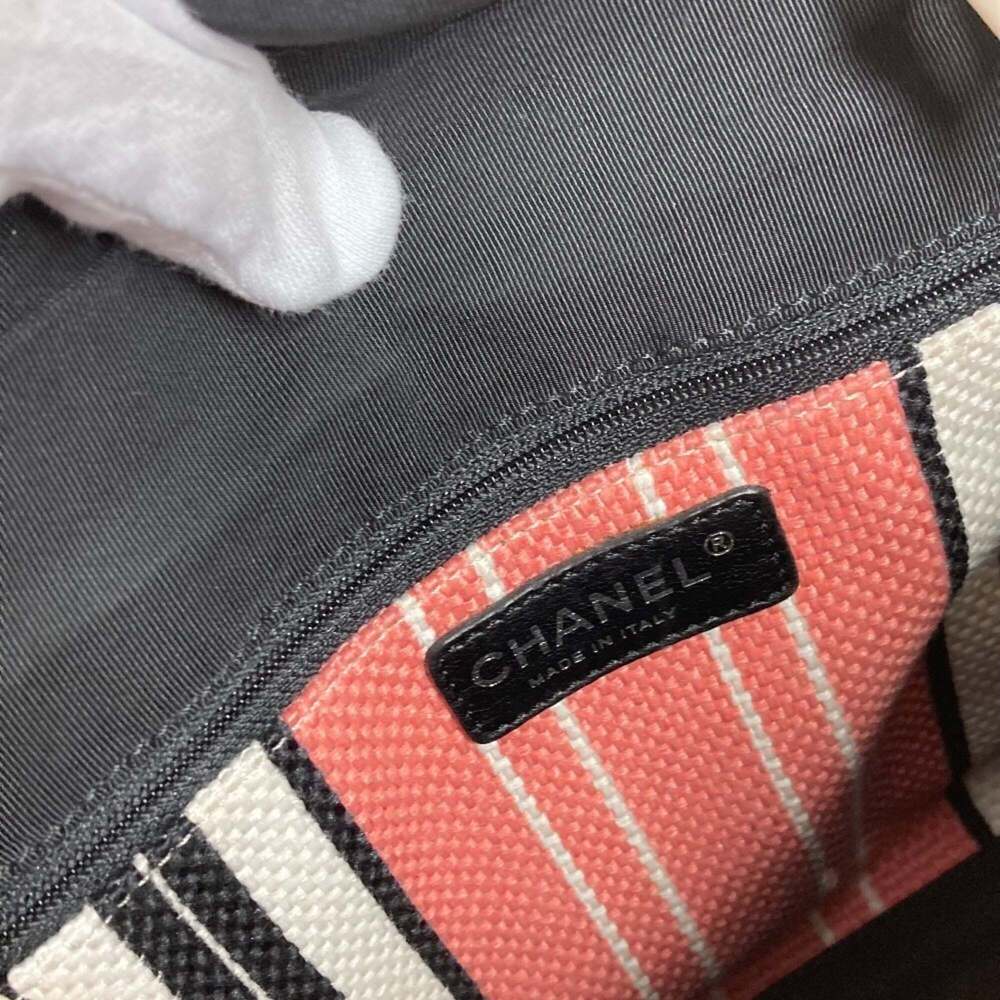 CHANEL Black Leather Logo Shoulder Bag - Picture 12 of 13
